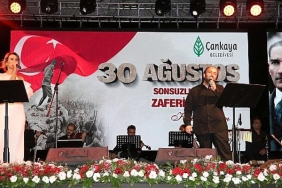 buyuk-zaferin-100-yili-ferhat-livaneli-ve-orkestrasinin-konseriyle-coskuyla-kutlandi.jpg