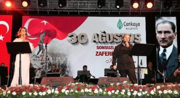 Büyük Zafer’in 100. Yılı Ferhat Livaneli ve Orkestrası’nın  Konseriyle Coşkuyla Kutlandı