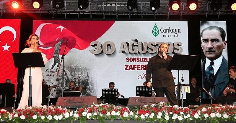 Büyük Zafer’in 100. Yılı Ferhat Livaneli ve Orkestrası’nın  Konseriyle Coşkuyla Kutlandı