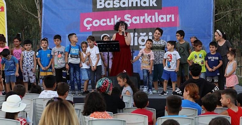 Çocuk şenliği tamam;  Sırada çocuk korosu var