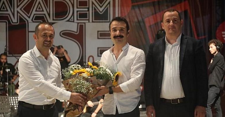 Darıca Sahili Eser Eyüboğlu ile şenlendi