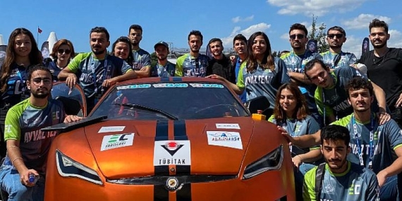 Elektrikli araç üreten gençlere destek oluyor
