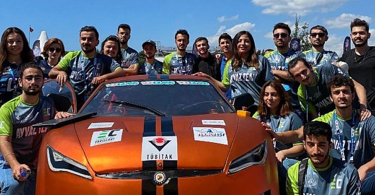Elektrikli araç üreten gençlere destek oluyor
