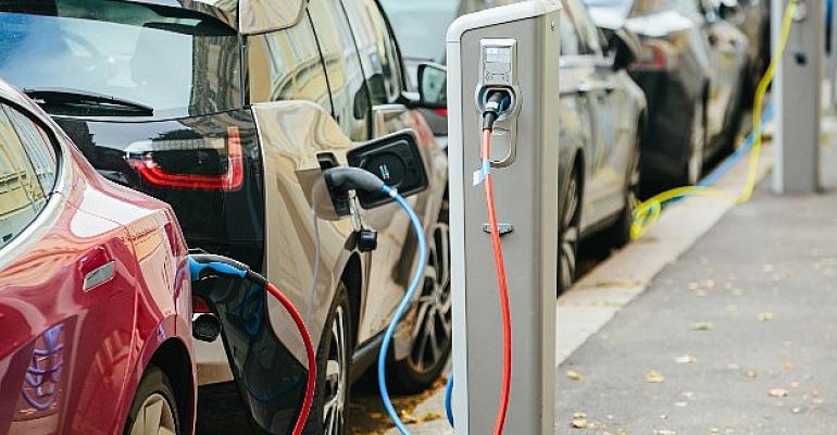Elektrikli ve Hibrid Otomobillere İlgi Artıyor