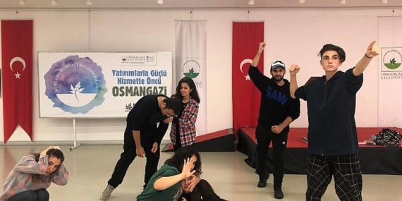 Gençler Sahne Tozunu Osmangazi’de Yutuyor