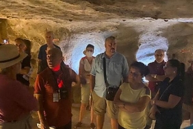 ispanyadan-gelen-grup-tarihi-kayasehiri-gezdi.jpg
