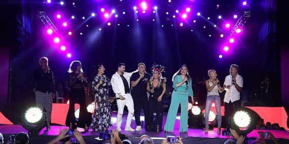 İstanbul Festivali’nde 75 Bin Kişilik 90’lar Partisi