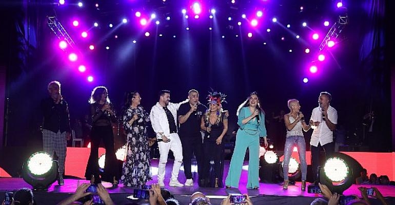 İstanbul Festivali’nde 75 Bin Kişilik 90’lar Partisi