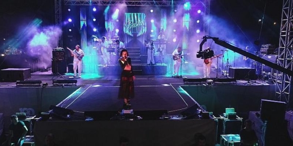 İzmirliler 30 Ağustos’u Zeynep Bastık konseriyle kutladı