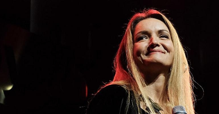 Jülide Özçelik, Yapı Kredi bomontiada “World Akustik”sahnesinde