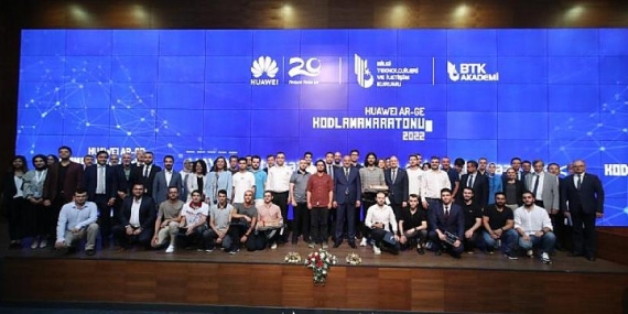 Kodlama Maratonu’nda başarılı gençler ipi göğüsledi