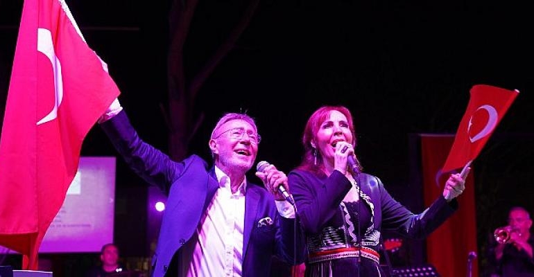 Kuvayı Milliye Şehri Ayvalık’ta Yüzüncü Yıla Yakışır Kutlamalar