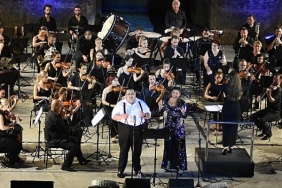limak-filarmoni-orkestrasindan-sokak-hayvanlari-yararina-aspendosta-unutulmaz-konser.jpg