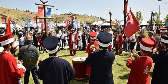 Okçular Vakfı’nın Malazgirt Zaferi’nin 951. Yılı Kutlamalarında Sıcaklara Önlem