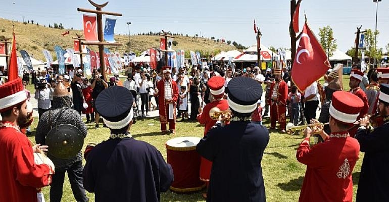Okçular Vakfı’nın Malazgirt Zaferi’nin 951. Yılı Kutlamalarında Sıcaklara Önlem