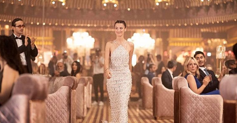 Pınar Deniz ve Uraz Kaygılaroğlu’nu Bir Araya Getiren Disney+’in Yeni Orijinal Dizisinin Setinden İlk Kareler Paylaşıldı