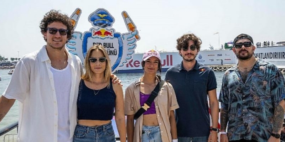 Red Bull Uçuş Günü’nde ünlü geçidi