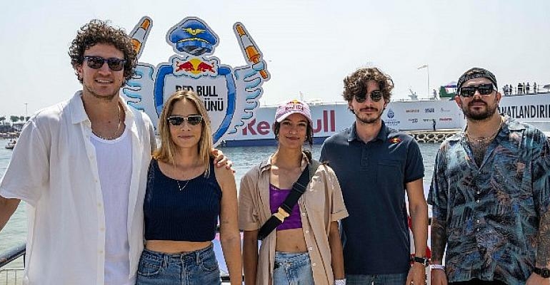 Red Bull Uçuş Günü’nde ünlü geçidi