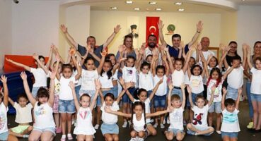 Sanat ve Kişisel Gelişim Atölyeleri’nde rengarenk final: Minikler yeteneklerini sergiledi