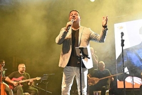 sanatci-kubat-kemerde-konser-verdi.jpg