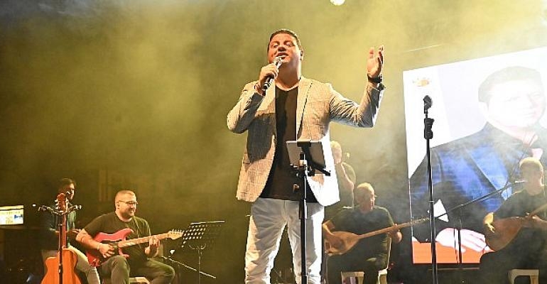 Sanatçı Kubat Kemer’de Konser Verdi