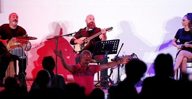 Sanathane, Evrim Ateşler konseriyle ‘Merhaba’ dedi