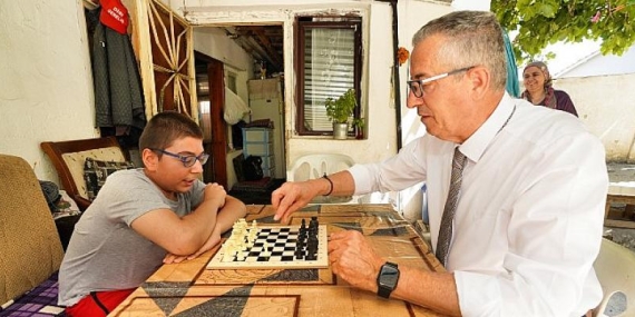 Satranç bahane, dostluk şahane