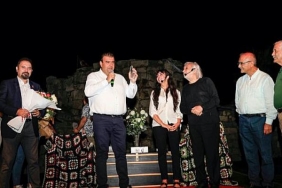 sigacik-mujdat-gezeni-ayakta-alkisladi.jpg
