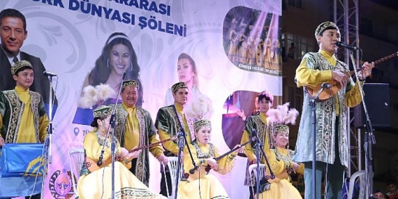 Türkçe Aşkı Vatan Aşkı Yürüyüşü Yoğun Katılımla Gerçekleşti