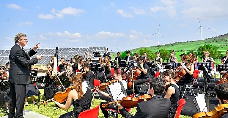 Türkiye Gençlik Filarmoni Orkestrası, Enerjisa Üretim’in rüzgar enerjisi santralinde özel konser verdi