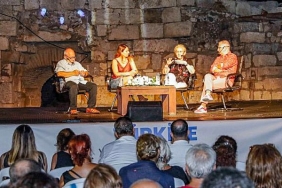 unlu-yazarlar-seferihisarda-bulustu.jpg