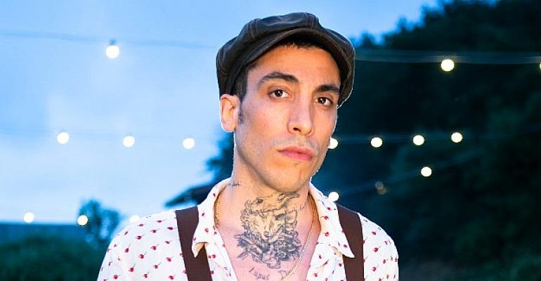 Yapı Kredi bomontiada World Akustik serisinde bu hafta  Can Bonomo sahnede