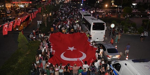 Yenişehir sokaklarında zafer coşkusu