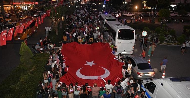 Yenişehir sokaklarında zafer coşkusu