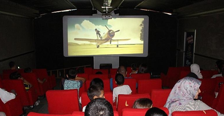 Altın Portakal Sinema Tırı vatandaşları beyaz perdeyle buluşturuyor