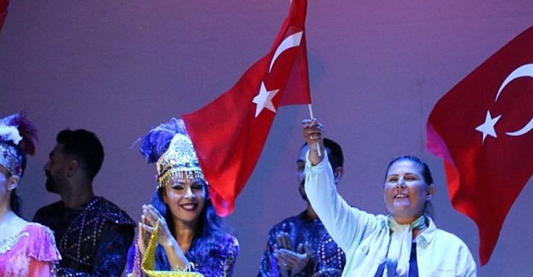 Anadolu Ateşi Aydın Büyükşehir Belediyesi’nin Düzenlediği Kurtuluş Etkinliğinde Muhteşem Bir Gösteriye İmza Attı
