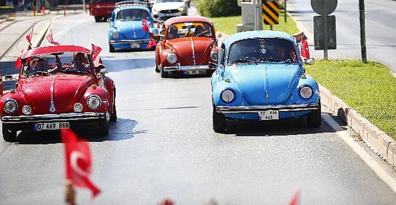 Antalya caddeleri ‘HobiFest 2022’ korteji ile renklendi