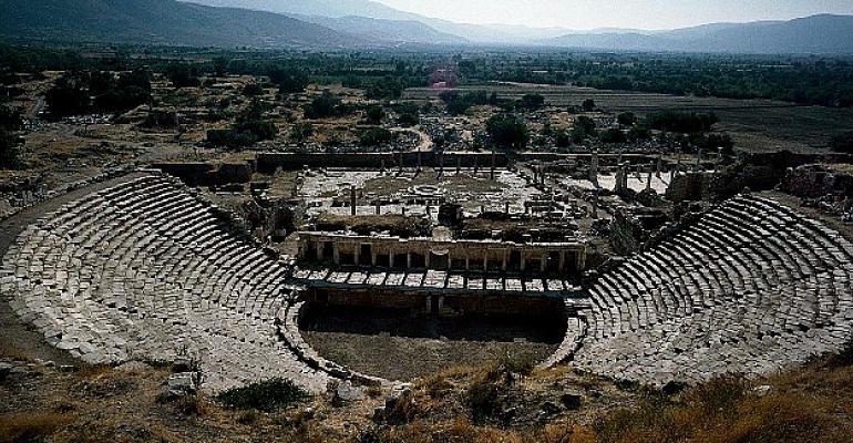 Ara Güler Müzesi’nin Ankara’daki ilk sergisi “Aphrodisias-Ara Güler” Erimtan Arkeoloji ve Sanat Müzesi iş birliği ile açılıyor