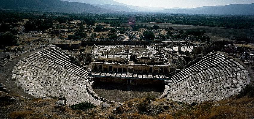 ara-guler-muzesinin-ankaradaki-ilk-sergisi-aphrodisias-ara-guler-erimtan-arkeoloji-ve-sanat-muzesi-is-birligi-ile-aciliyor.jpg