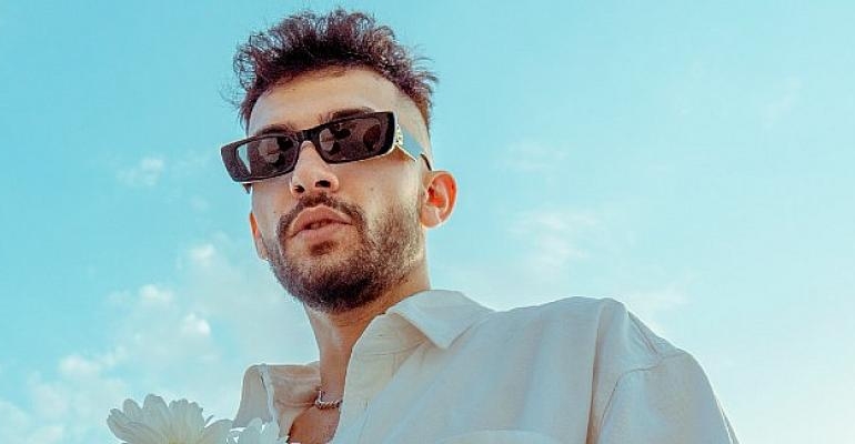 Aşkın heyecanı Jako’nun “seninle ben”inde hayat buluyor