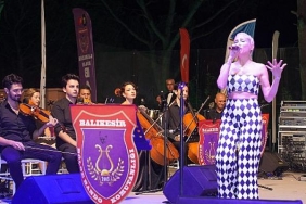 ayvalikta-kurtulusun-100-yili-coskusu-dev-orkestrayla-yasandi.jpg