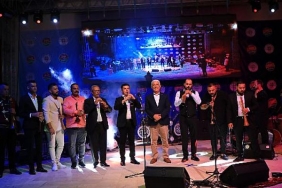 baskan-gurun-festivallerin-yasaklanmadigi-genclerin-endise-duymadigi-yarinlar-icin-calisiyoruz.jpg