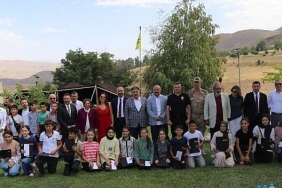 bayburtlu-cocuklar-coruh-nehrini-sanatla-yikadi.jpg