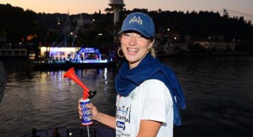 Burcu Esmersoy, Triatlon Şampiyonlarına Ödüllerini Verdi