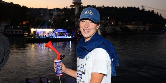 Burcu Esmersoy, Triatlon Şampiyonlarına Ödüllerini Verdi