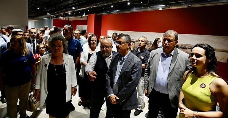Çatı Bostanlı Ateş Çemberinde İzmir Sergisi İle Kapılarını Açtı
