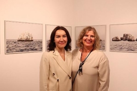 christina-dimitriadisin-island-hoping-baslikli-fotograf-sergisi-akaretlerde-acildi.jpg