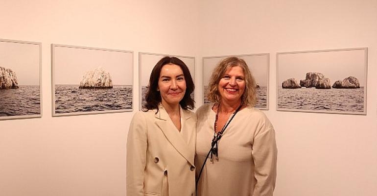 Christina Dimitriadis’in “İsland Hoping” Başlıklı Fotoğraf Sergisi Akaretler’de Açıldı