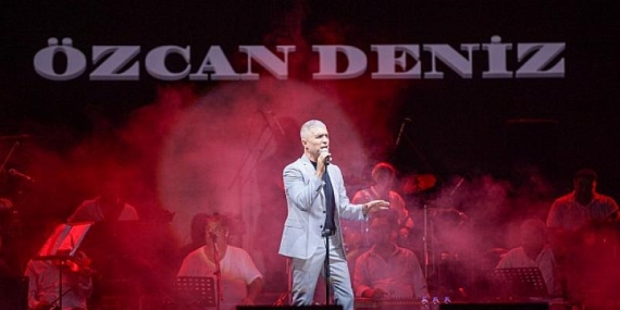 Çim Konserleri’nde Özcan Deniz rüzgarı