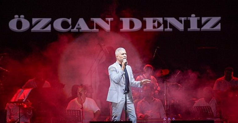 Çim Konserleri’nde Özcan Deniz rüzgarı